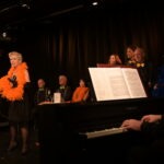 Susanne mit anderen (im Hintergrund)